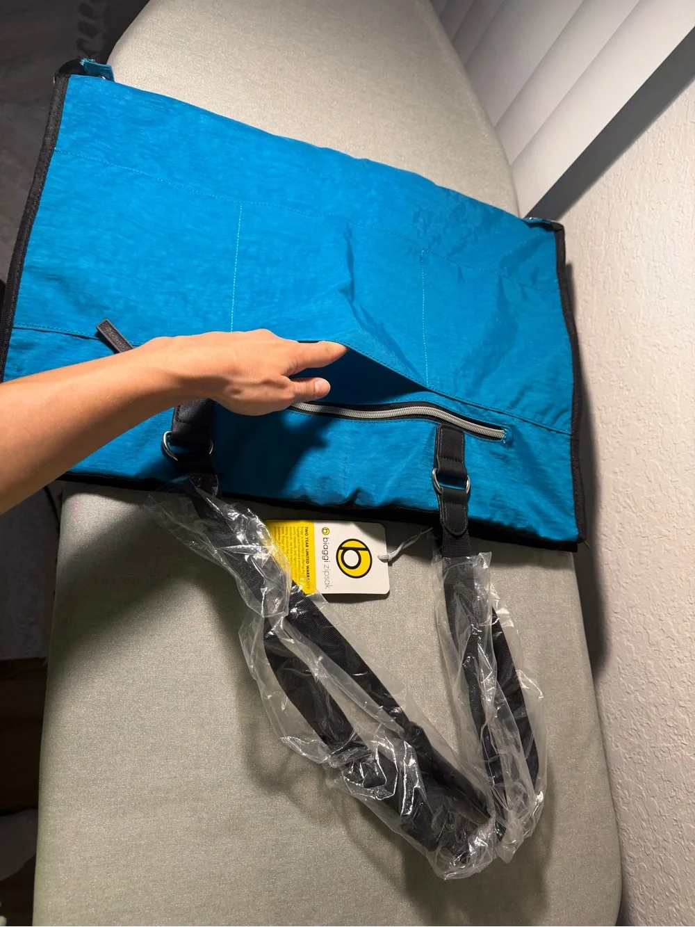 NWT biaggi Turquoise Blue Folding Travel Garment Bag Suit Dress Carrier